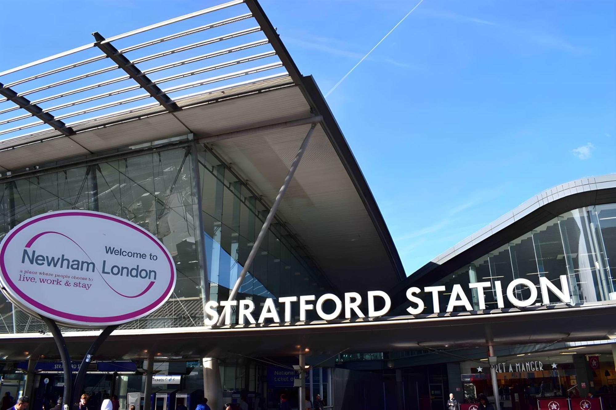 Stylish 2-Bed In Stratford Daire Londra Dış mekan fotoğraf